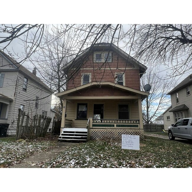 Building Photo - 76 E Mapledale Ave Rental