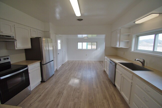 Photo - Lovely remodeled home with a shop!