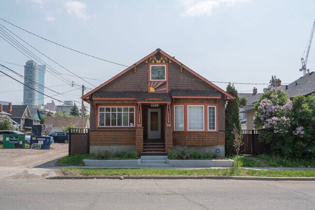 Photo - 1216-1215 15 St SW