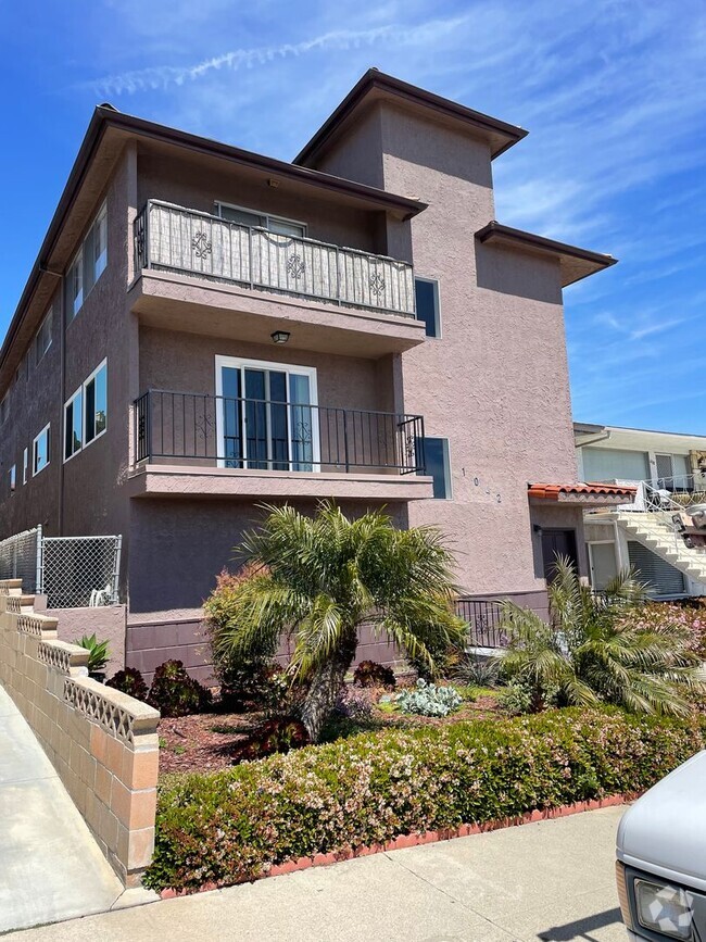 Building Photo - Open and Spacious 2 Bedroom, 1 Bathroom Ap... Unit 1 Rental
