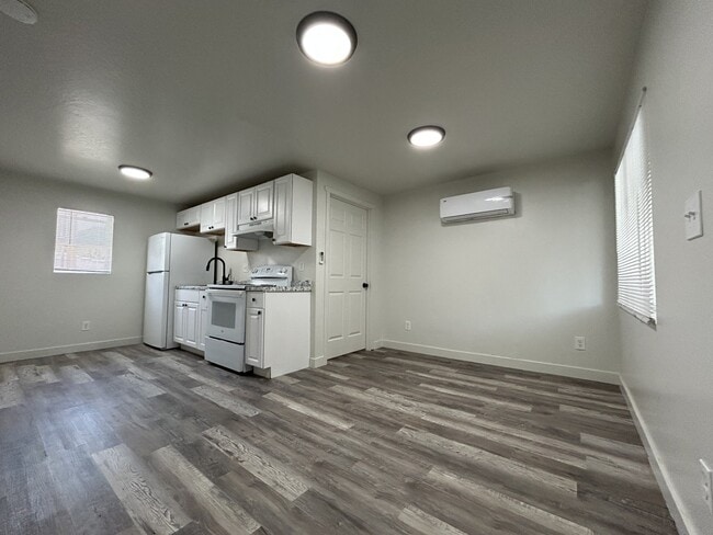 Building Photo - 500 S Main St Unit 3E