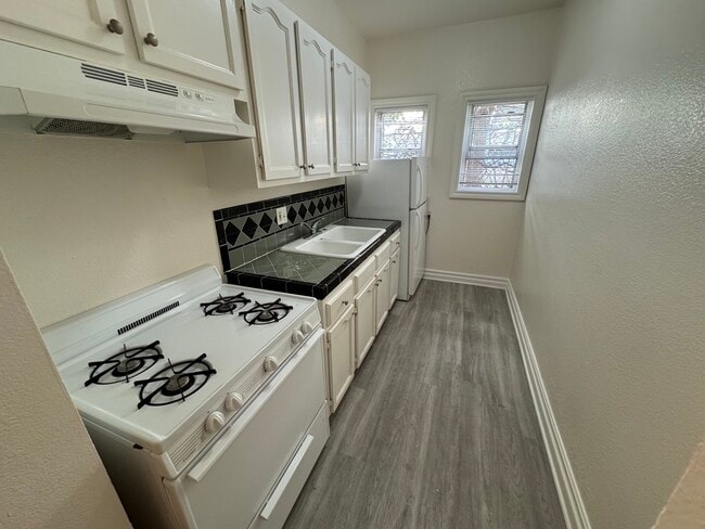 Photo - 1960 Argyle Ave