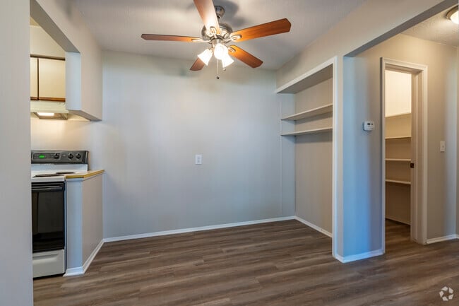 2BR, 1BA - 862SF - Dining Room