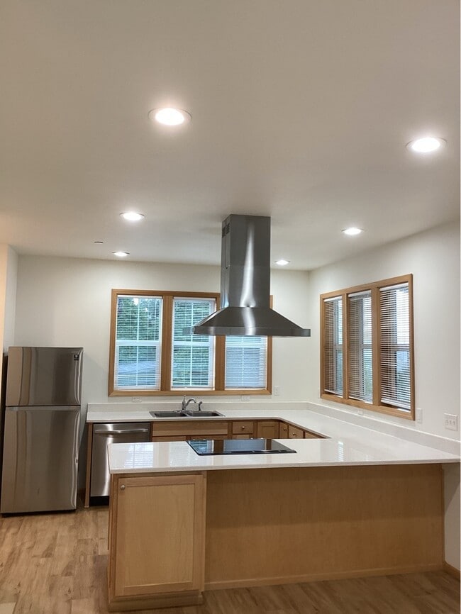 Photo - 648 NW Coast St