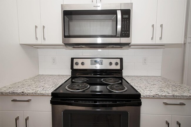 Kitchen - 834 Grosvenor Luxury Apartment