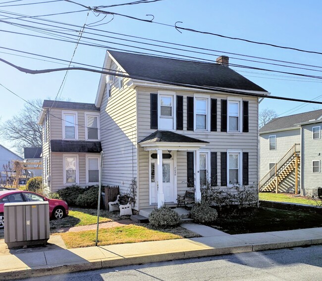 Building Photo - 2050 State St Unit 1