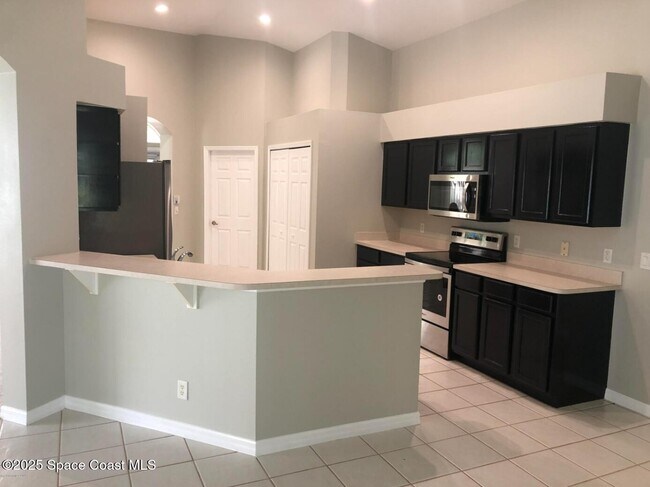 Photo - 2061 12 Oaks Dr SE
