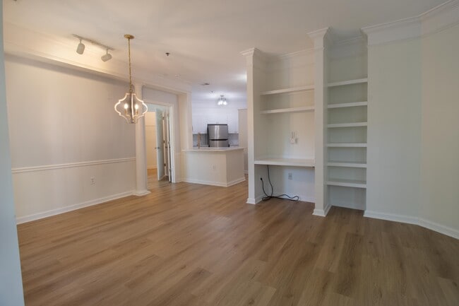 Photo - 2012 Telfair Way Unit 2012