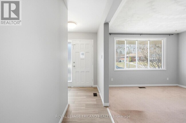 Photo - 195 B Cedarvale Crescent Unit A