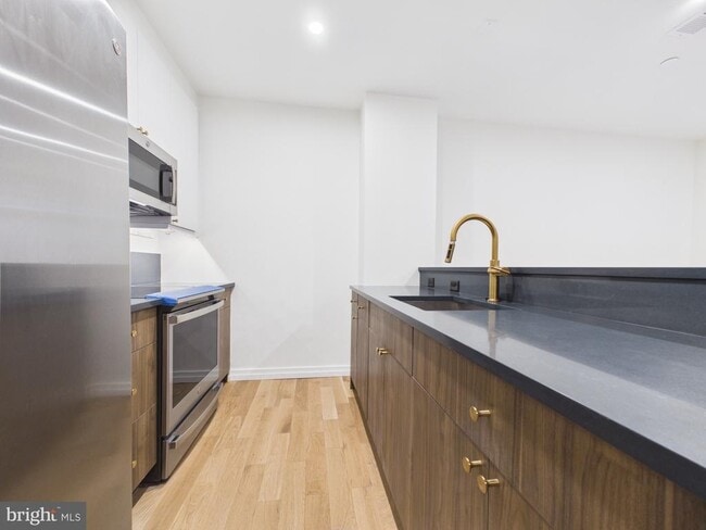 Photo - 1128 Walnut St Unit 206