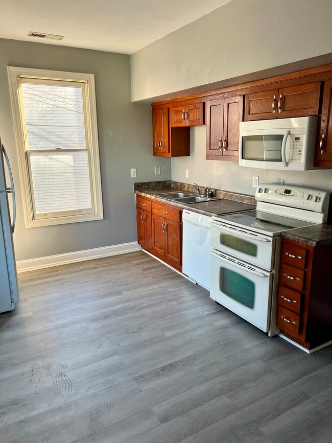 Building Photo - 908 Franklin Rd SW Unit 2