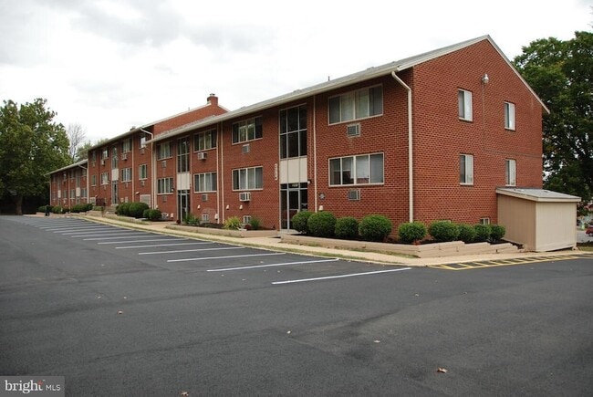 Building Photo - 2330 Glendale Terrace Unit C2