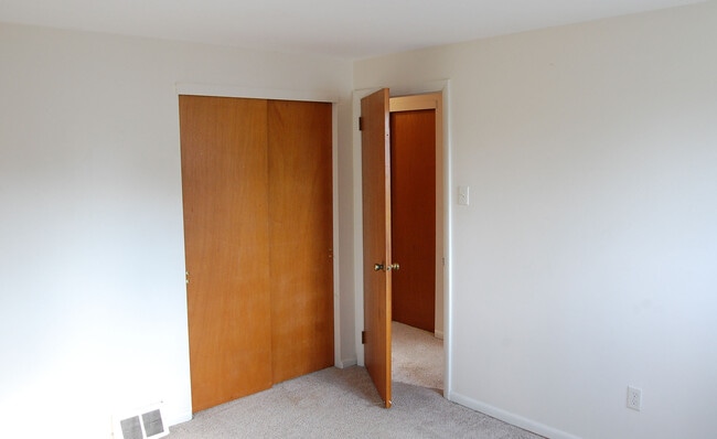 Photo - 979 Glasgow St