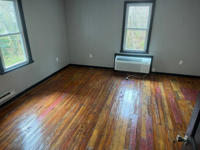 Photo - 210 Locust Ave Unit 6