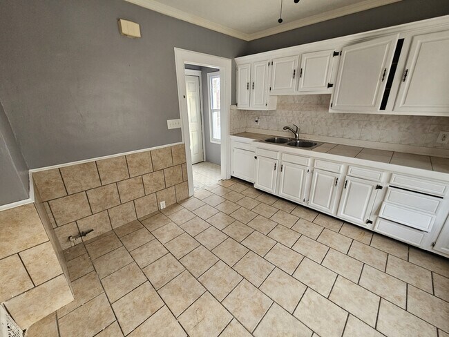 Photo - 10014 Sladden Ave