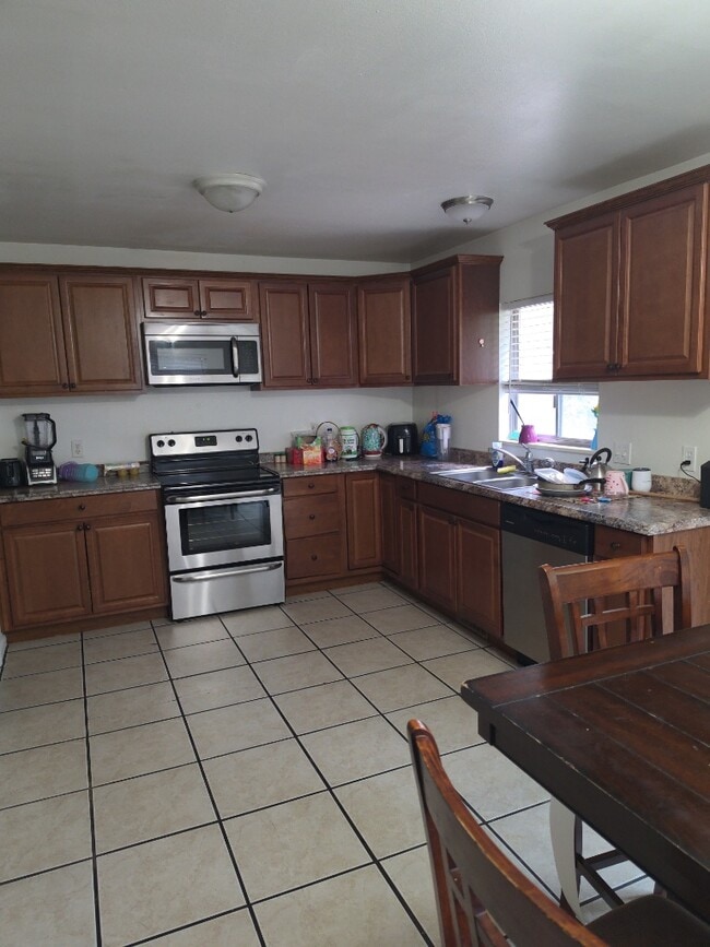 Photo - 586 W 1975 N