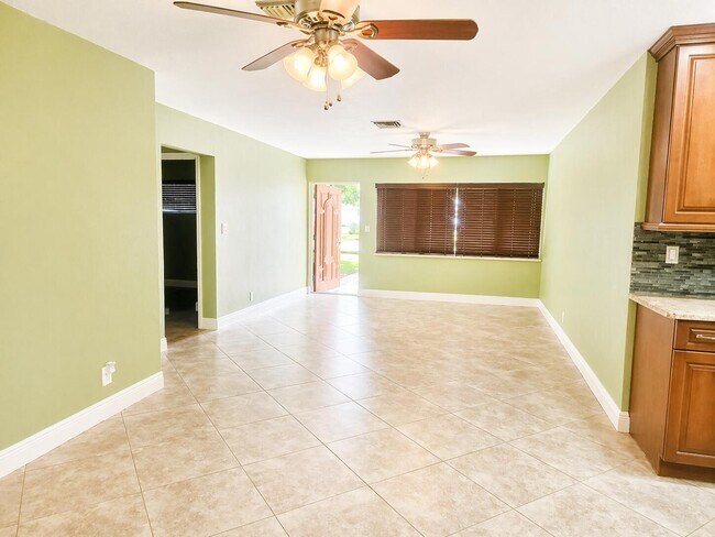 Photo - 1261 NE 2nd St