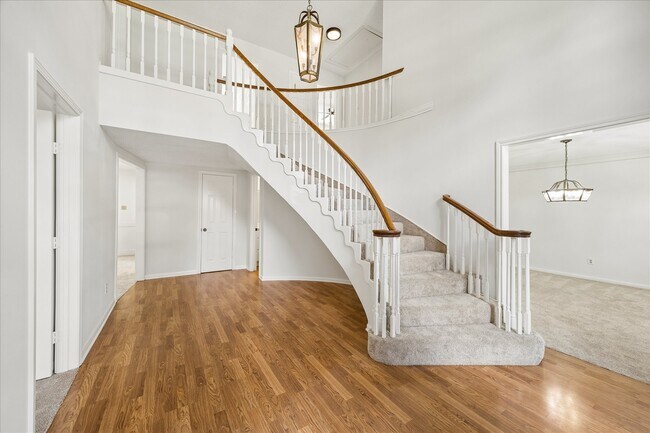 Building Photo - 15823 Pebble Bend Dr