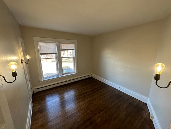 Photo - 447 W Walnut