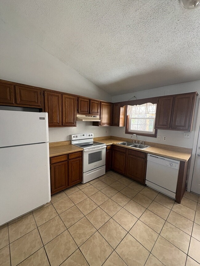 Photo - 103 Pine Crest Dr