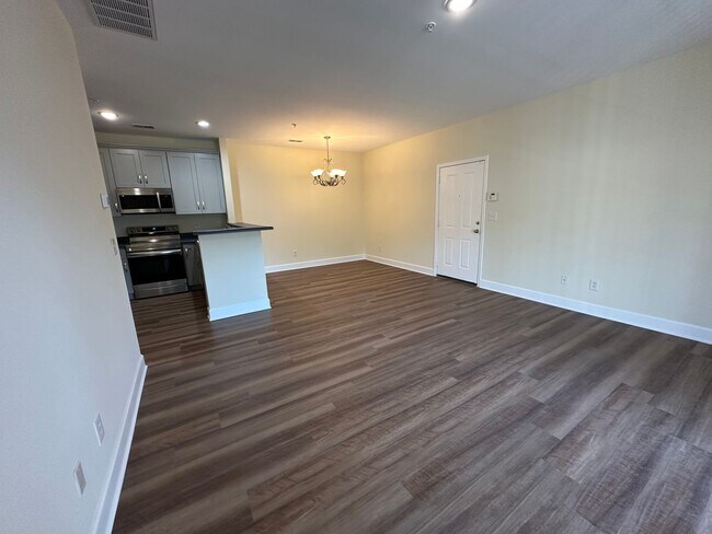 Photo - Lenox Village Condo!  Newly Renovated 2 Be... Unidad U-10