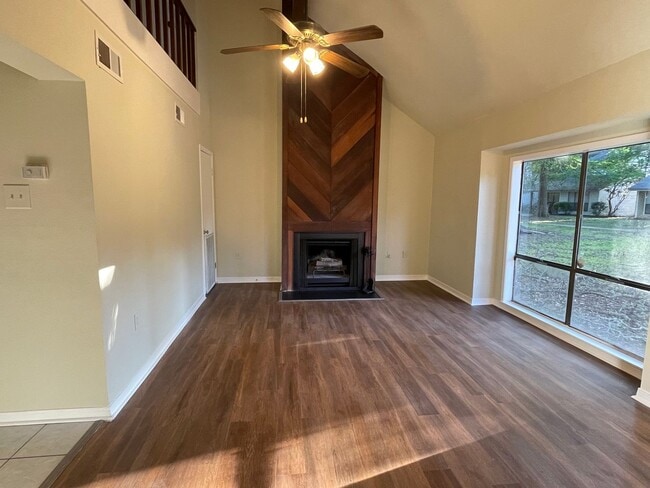 Building Photo - Beautiful 3 Bedroom 3 Bathroom Townhome for Rent