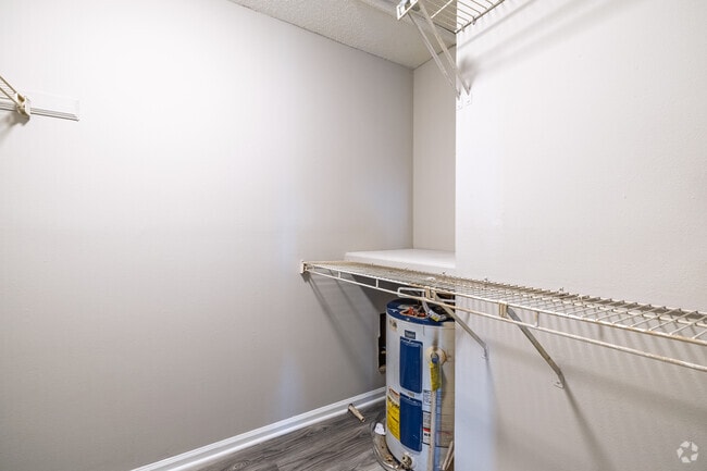 1BR, 1BA-630 SF Bronze Closet