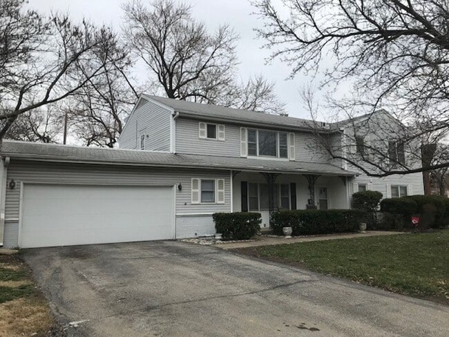 Building Photo - Ward Parkway Duplex Home with 2 Car Garage