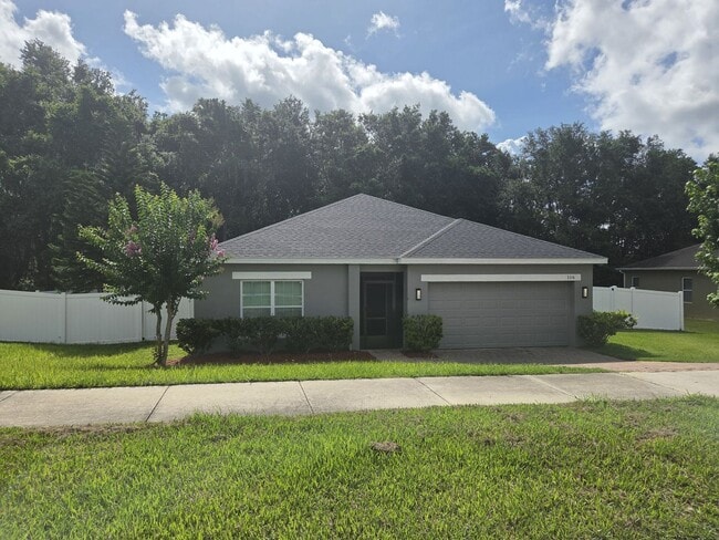 Move in Ready 3/2 in Lago Katrina - Move in Ready 3/2 in Lago Katrina House