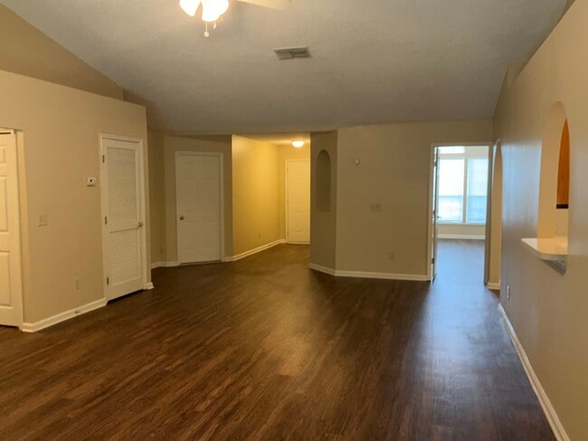 Photo - 7691 Enderby Ave E