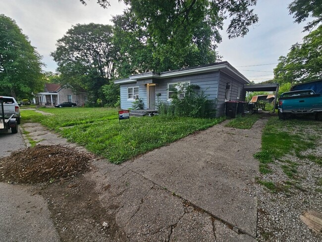 Photo - 121 W 9th St