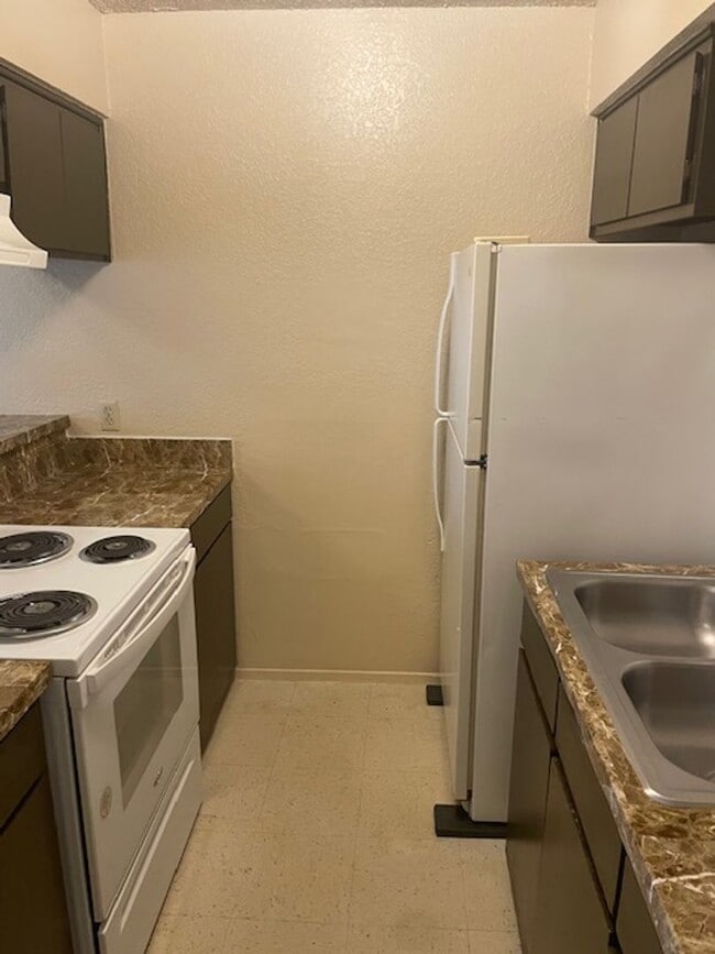 Photo - 3536 S Littlejohn Ave Unit B