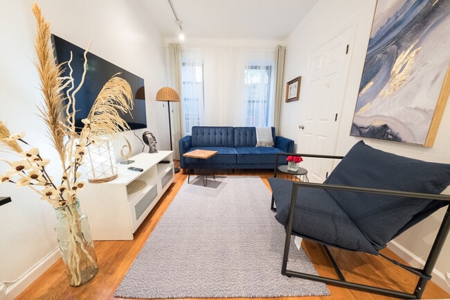 Photo - 317 E 75th St Unidad ID1031996P