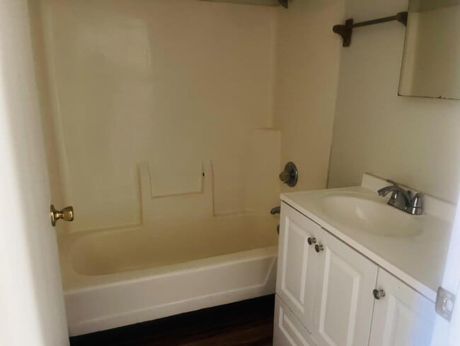Photo - 501 E Reeves St