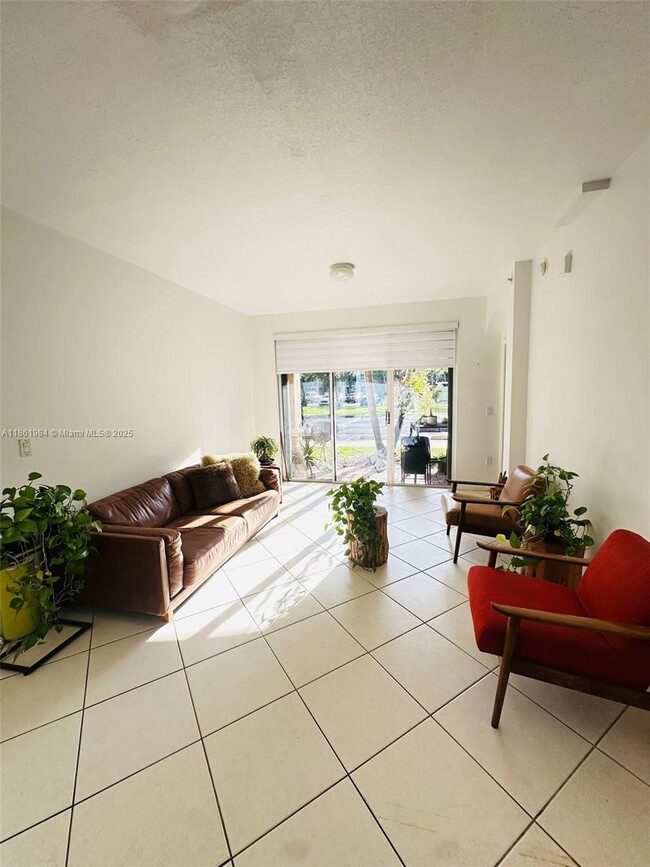 Photo - 6400 NW 114th Ave Unidad 1101