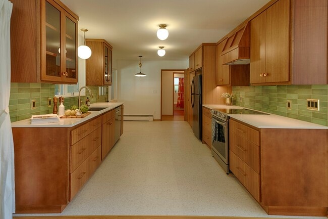 Photo - 540 N 83rd St