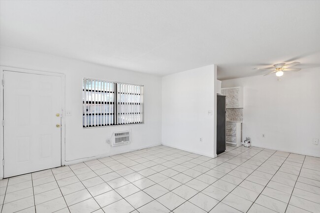 Photo - 16100 NE 19th Ct Unidad 4