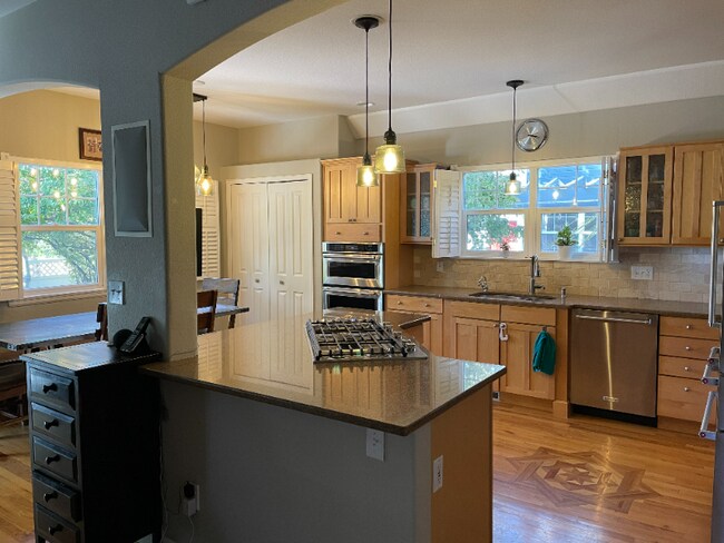 Photo - 1178 St John St