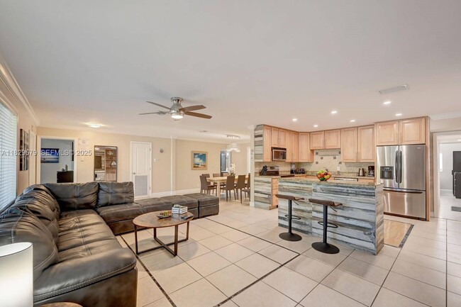 Photo - 1228 Johnson St