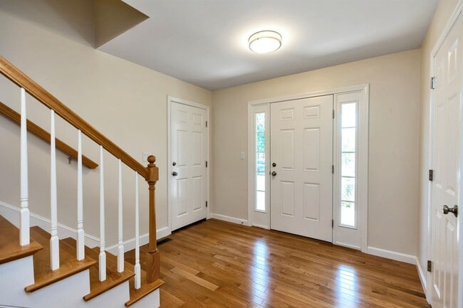 Photo - 240 Knollwood Way