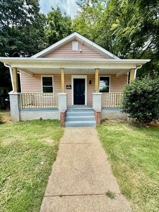 Building Photo - 2028 Milford St Rental
