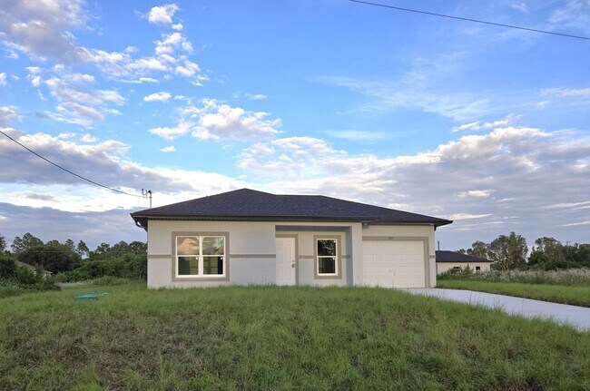 Photo - BRAND NEW 2/2/1- GREAT LEHIGH LOCATION