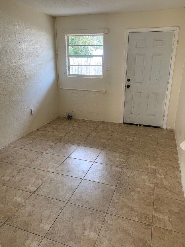 Photo - 2214 Northview St NE