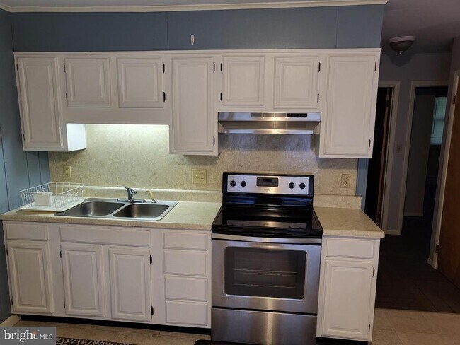 Photo - 24 Greenhouse Ln