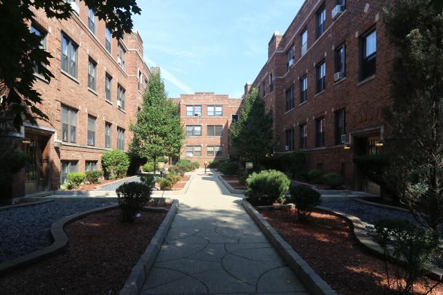 Photo - 621 W Cornelia Ave Unidad J02W