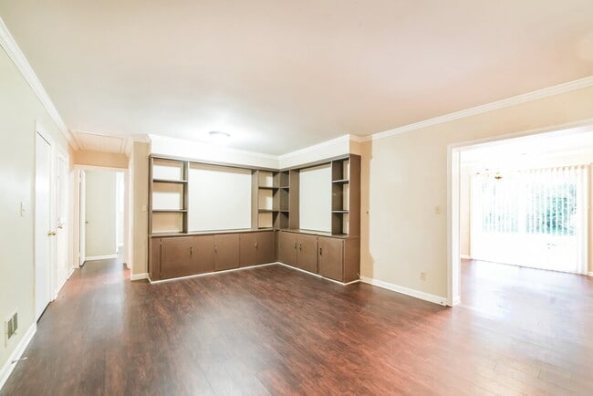 Photo - 491 Kelly Dr NE