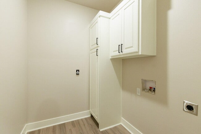 Photo - 5825 Grinnell St