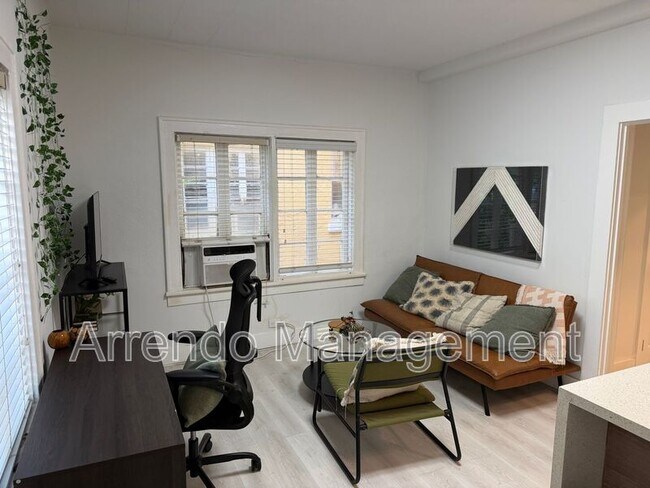 Photo - 126 Mendoza Ave