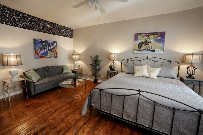 Photo - 1746 N Cherokee Ave