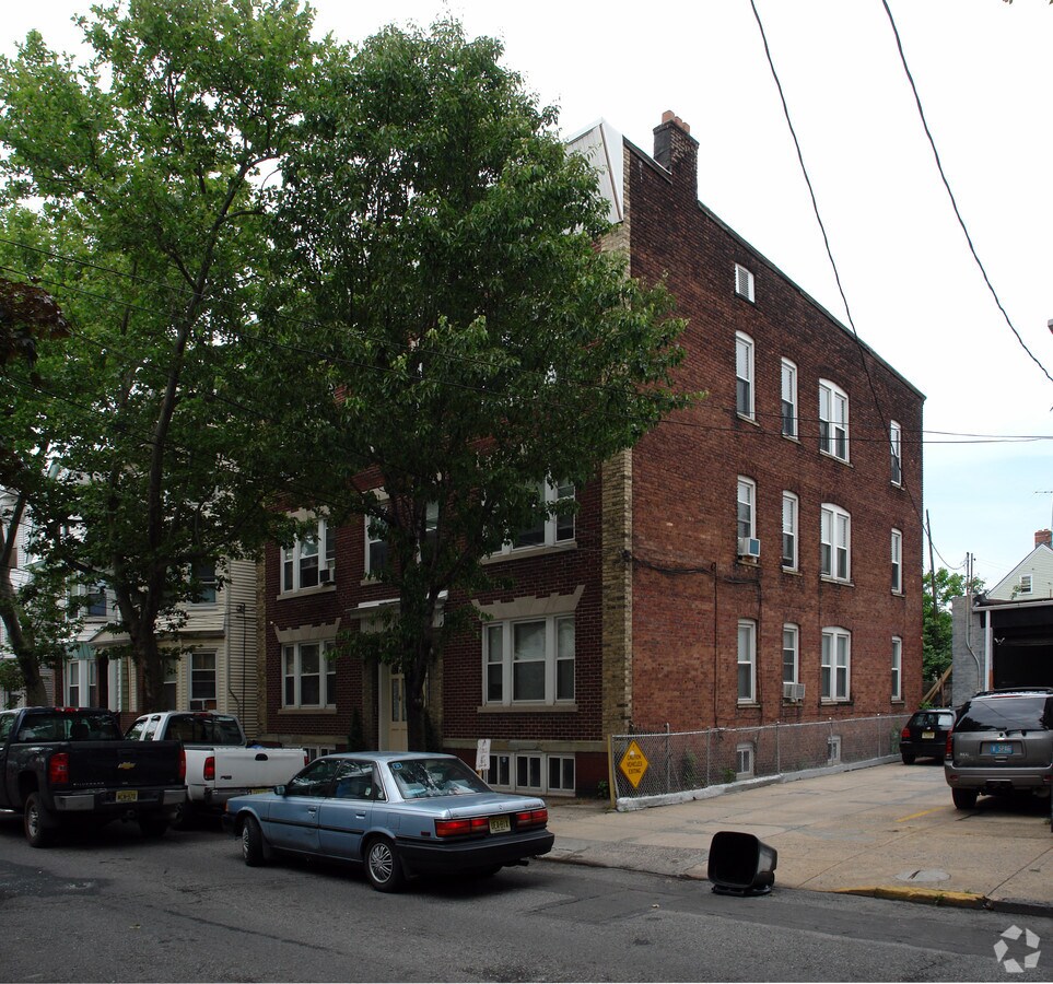 Photo - 345-347 Elm Rd Apartments